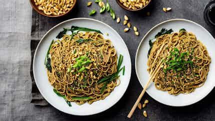  スイ Chou Mian！香ばしく焼き上げられた麺とコク旨な肉味噌が織り成す、至高の一皿とは？